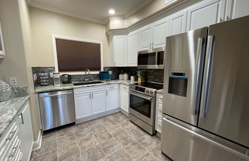 Santa Clara Apartamento | Stylish Apt W/ Amenities| 24/7 Staff|Fully Stocked