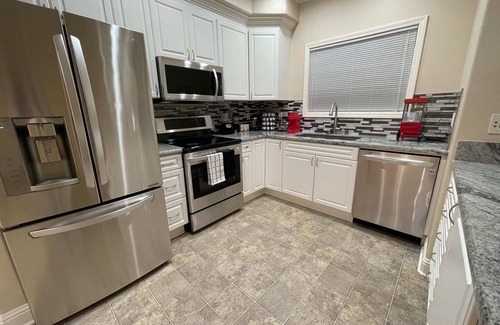 Santa Clara Condominio | Stylish Apt w/Exceptional Amenities-Great location