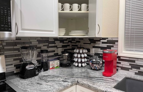 Santa Clara Condominio | Stylish Apt w/Exceptional Amenities-Great location