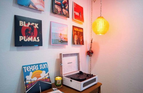 Holly Casa | Stylish, Artsy Bungalow, W/Patio - Central East Austin - 3BR - Pet Friendly!