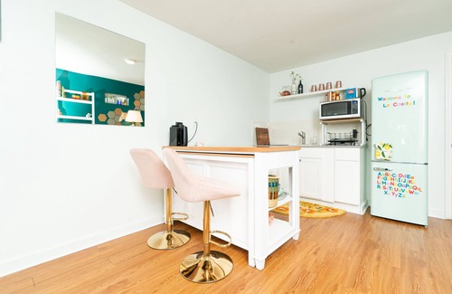 St. Edwards Apartamento | Stylish, artsy gem. Walk to Iconic South Congress