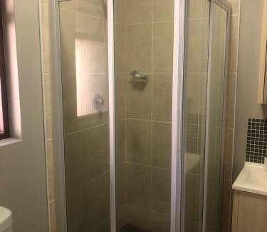 Lone Hill Apartamento | Stylish Bachelor Pad in the Heart of Fourways