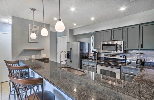 Mary Esther Casa | Stylish Bayfront Townhome < 10 Mi to Beach!
