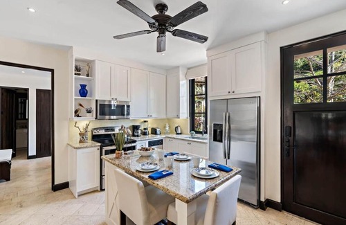 Las Catalinas Casa | Stylish Beach-Themed Condo with Two Bedrooms and Lovely Ocean Views