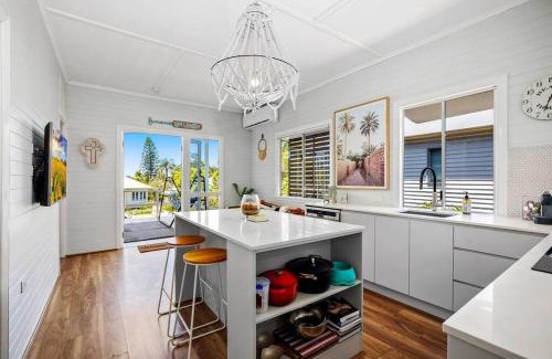 Moffat Beach Apartamento | Stylish Beachouse 200m to Trendy Moffat Beach
