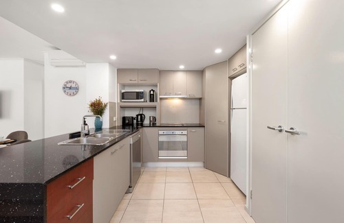 Redcliffe Condominio | Stylish beachside unit 3 min walk to beach