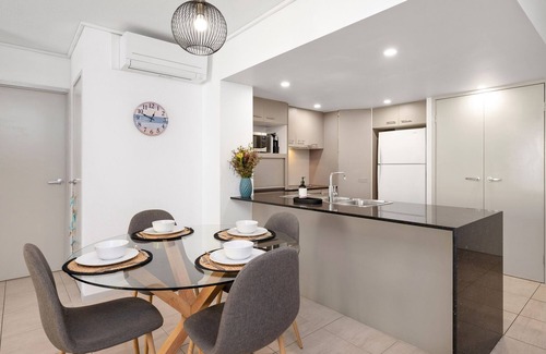Redcliffe Condominio | Stylish beachside unit 3 min walk to beach
