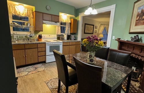 Pittsfield Apartamento | Stylish Berkshire Apartment conveniently located in the center of town