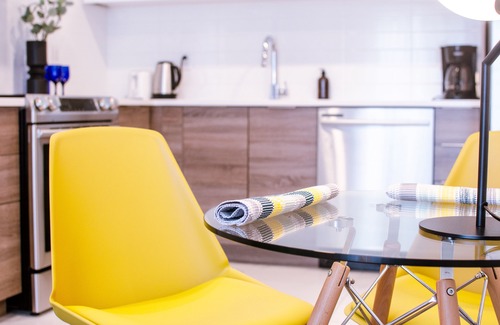 Cote-Des-Neiges—Notre-Dame-De-Grace Casa | Stylish*brand-new*2 bdrs queen*gym 24/7