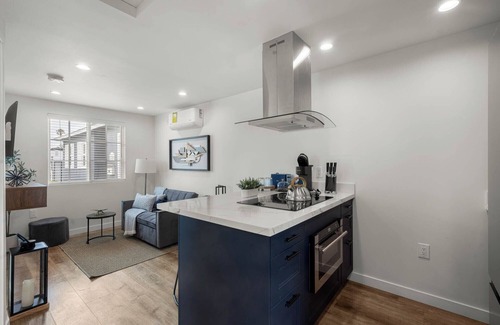 Reseda Casa | Stylish Brand New ADU in Reseda 1 bedroom 1 bath with A/C