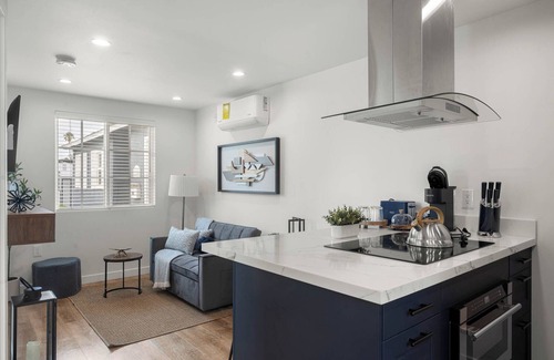Reseda Casa | Stylish Brand New ADU in Reseda 1 bedroom 1 bath with A/C