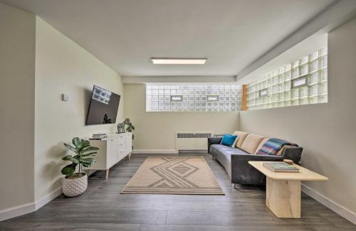 North Park Apartamento | Stylish, Bright Garden-Level Apt with Fireplace