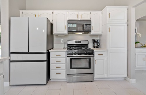Lancaster Casa | Stylish & Bright ~ Huge Backyard ~ King Beds ~ Pkg