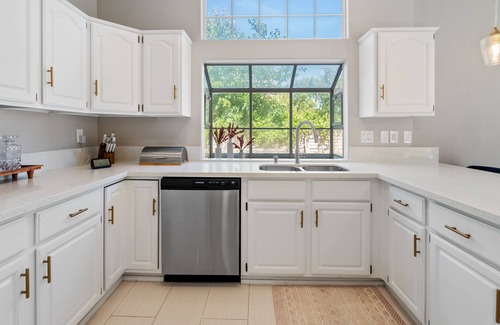 Lancaster Casa | Stylish & Bright ~ Huge Backyard ~ King Beds ~ Pkg