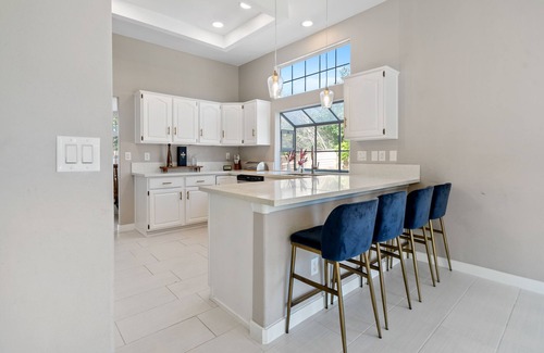 Lancaster Casa | Stylish & Bright ~ Huge Backyard ~ King Beds ~ Pkg