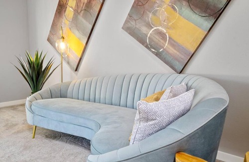 Lancaster Casa | Stylish & Bright ~ Huge Backyard ~ King Beds ~ Pkg