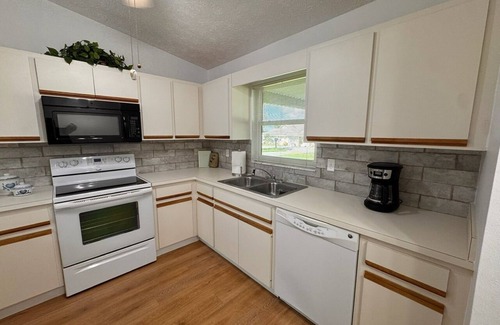 Lake Placid Villa | Stylish budget friendly retreat!