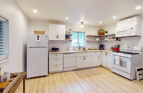 Mariposa Casa | Stylish cabin in Mariposa Valley, close to hiking, fishing, & wineries
