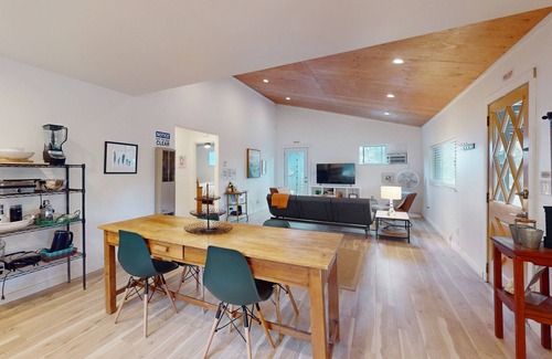 Mariposa Casa | Stylish cabin in Mariposa Valley, close to hiking, fishing, & wineries