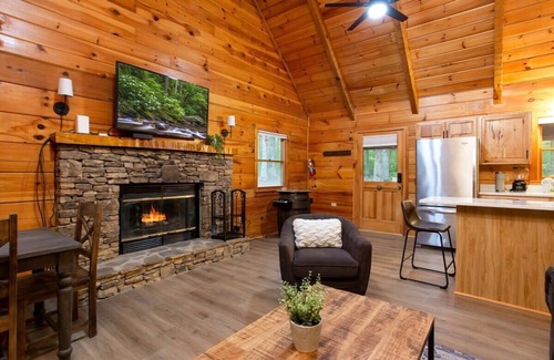 Gatlinburg - Pigeon Forge Cabina | Stylish Cabin Near Pigeon Forge
