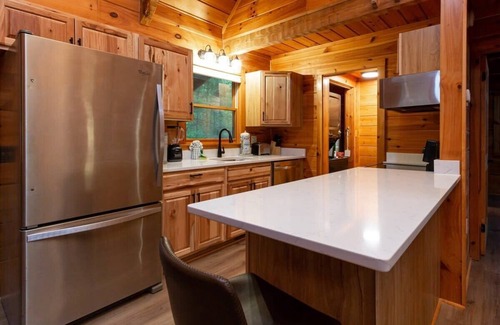 Gatlinburg - Pigeon Forge Cabina | Stylish Cabin Near Pigeon Forge
