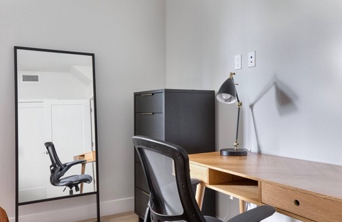 Carmel Valley Apartamento | Stylish Carmel Valley 1BR w/ Spa & Gym, walk to Groceries, by Blueground