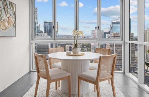 Brisbane Central Business District Apartamento | Stylish CBD Retreat w Resort Amenities Housemark Escapes
