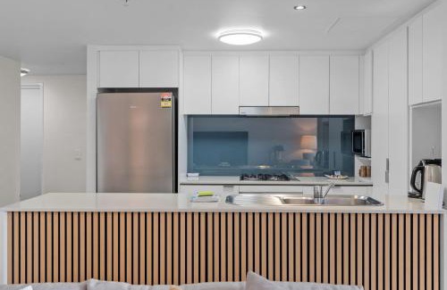 Brisbane Central Business District Apartamento | Stylish CBD Retreat w Resort Amenities Housemark Escapes