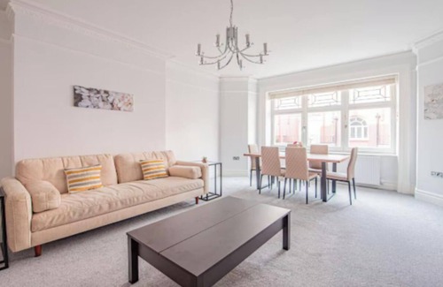 Haselbury Apartamento | Stylish Central London Flat with Pool Table, Office Space & Prime Location