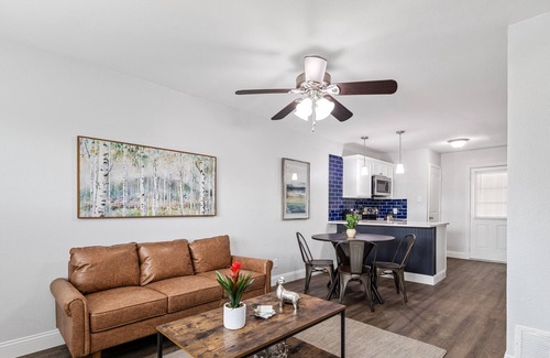 Carter Riverside Casa | Stylish & Charming! 5 Min. to Downtown!
