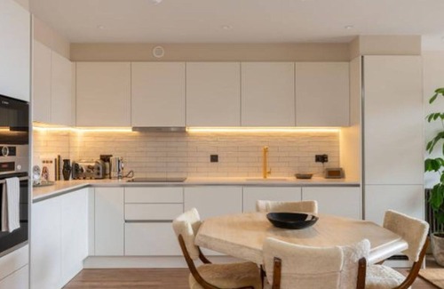 Tottenham Hale Apartamento | Stylish City Flat with Private Balcony