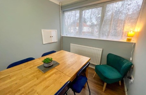 Norwich Apartamento | Stylish City Living Apartment with Balcony