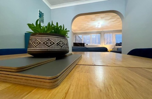 Norwich Apartamento | Stylish City Living Apartment with Balcony