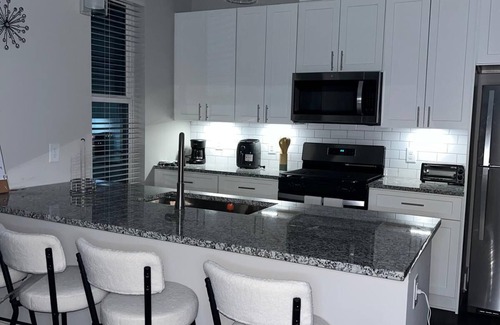 Atlanta Condominio | Stylish City Stay – 2BR Condo in the Heart of Atlanta
