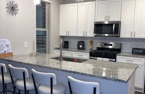 Atlanta Condominio | Stylish City Stay – 2BR Condo in the Heart of Atlanta