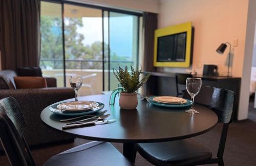 Parramatta Apartamento | Stylish City Stay in Parramatta Pool , Parking