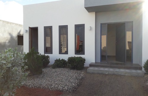 Oranjestad Casa | Casa elegante, limpia y relajante.