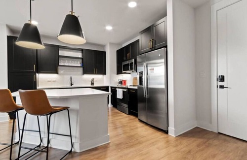 North Hyde Park Apartamento | Stylish & Clean Oasis | City Center | Pool & Gym
