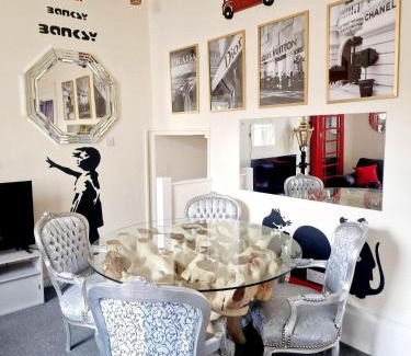 Cotham Apartamento | Stylish Clifton Flat, Permit Parking x1, Garden & Picnic Area
