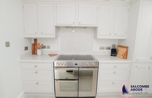 Salcombe Casa | Stylish Coastal 3 Bed Haven | Close to town on Coronation Road