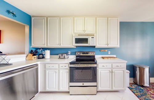 Ocean View Casa | Stylish coastal gem with amazing river & bay views - steps to sandy beach