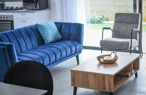 Nahariya Apartamento | Stylish Coastal Oasis