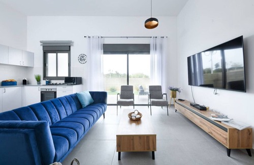 Nahariya Apartamento | Stylish Coastal Oasis
