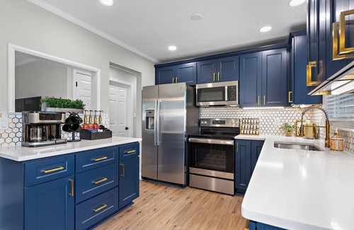 Fox Hill - Grandview Casa | Stylish, Coffee Bar, Sleeps 6 + Yard only 15 mins to Adventure