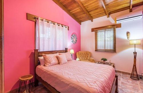 Barrio Las Parcelas Casa | Stylish Colorful & Cozy Tropical Private Bedroom