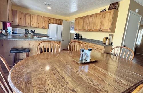 Great Falls Casa | Stylish Comfort in the Heart of the City"