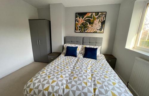 Sheffield Casa | Stylish & Comfortable 3BR Spacious Home with Parking