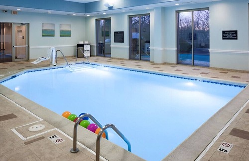 Skokie Casa | Stylish & Comfortable King Suite! Pool, Gym