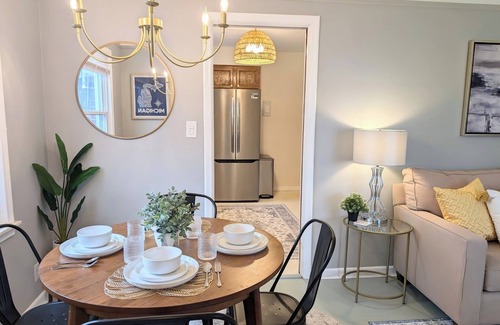 Plymouth Casa | Stylish, comfy 3 bed retreat steps from DTP
