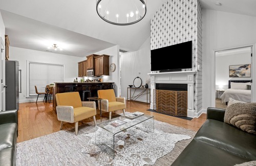 North Chattanooga Casa | Stylish & Comfy ~ 5★ Location ~ Game Room ~ Decks!